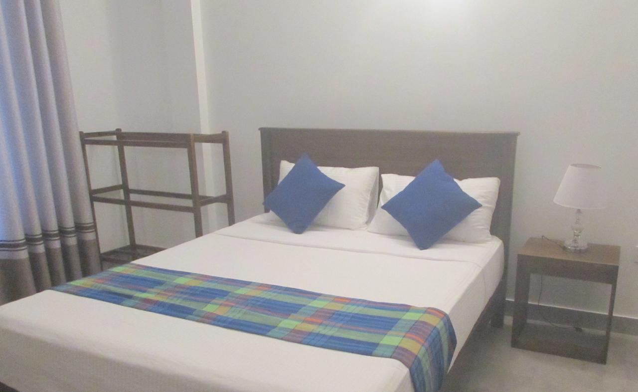 Red Chillies Tourist Inn Канді Екстер'єр фото