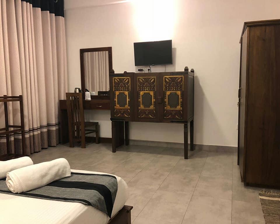 Red Chillies Tourist Inn Канді Екстер'єр фото
